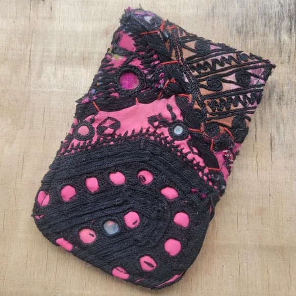 🎱🔮 Free People Boho Embroidered Repurposed vtg banjara hippie Wallet card case - Picture 14 of 16
